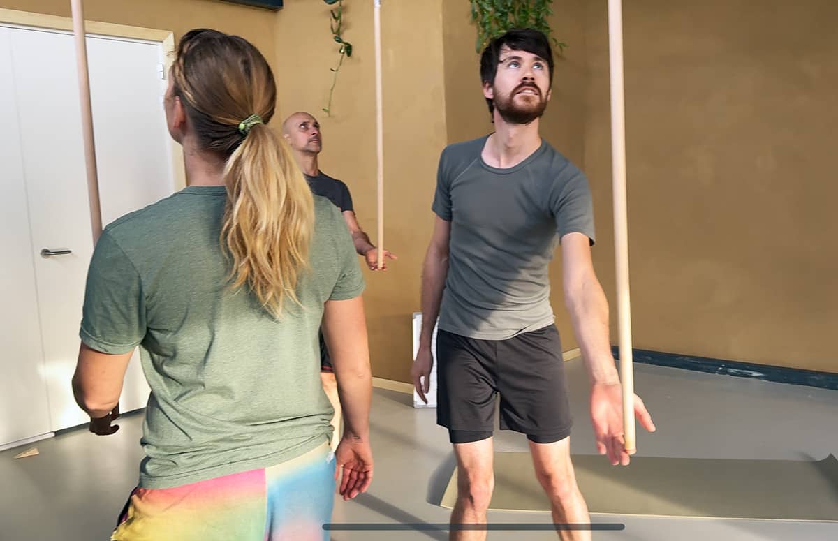 primal-yoga-movement-play-stick-balance